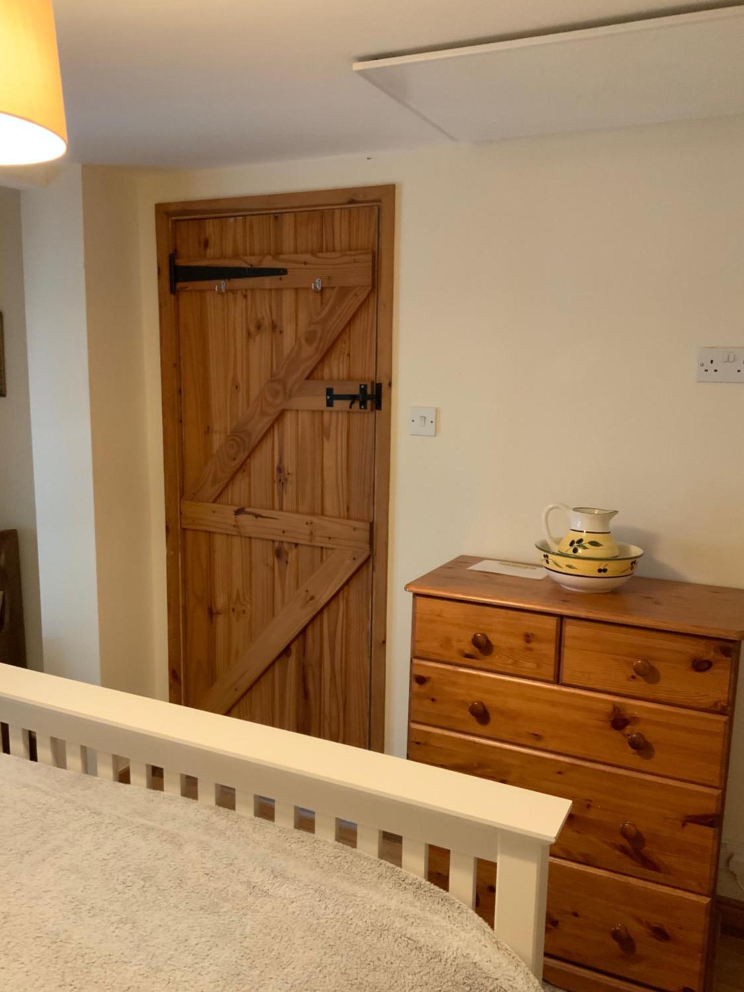Woodpecker Cottage At Frog Trotters Cottages Hartpury ภายนอก รูปภาพ