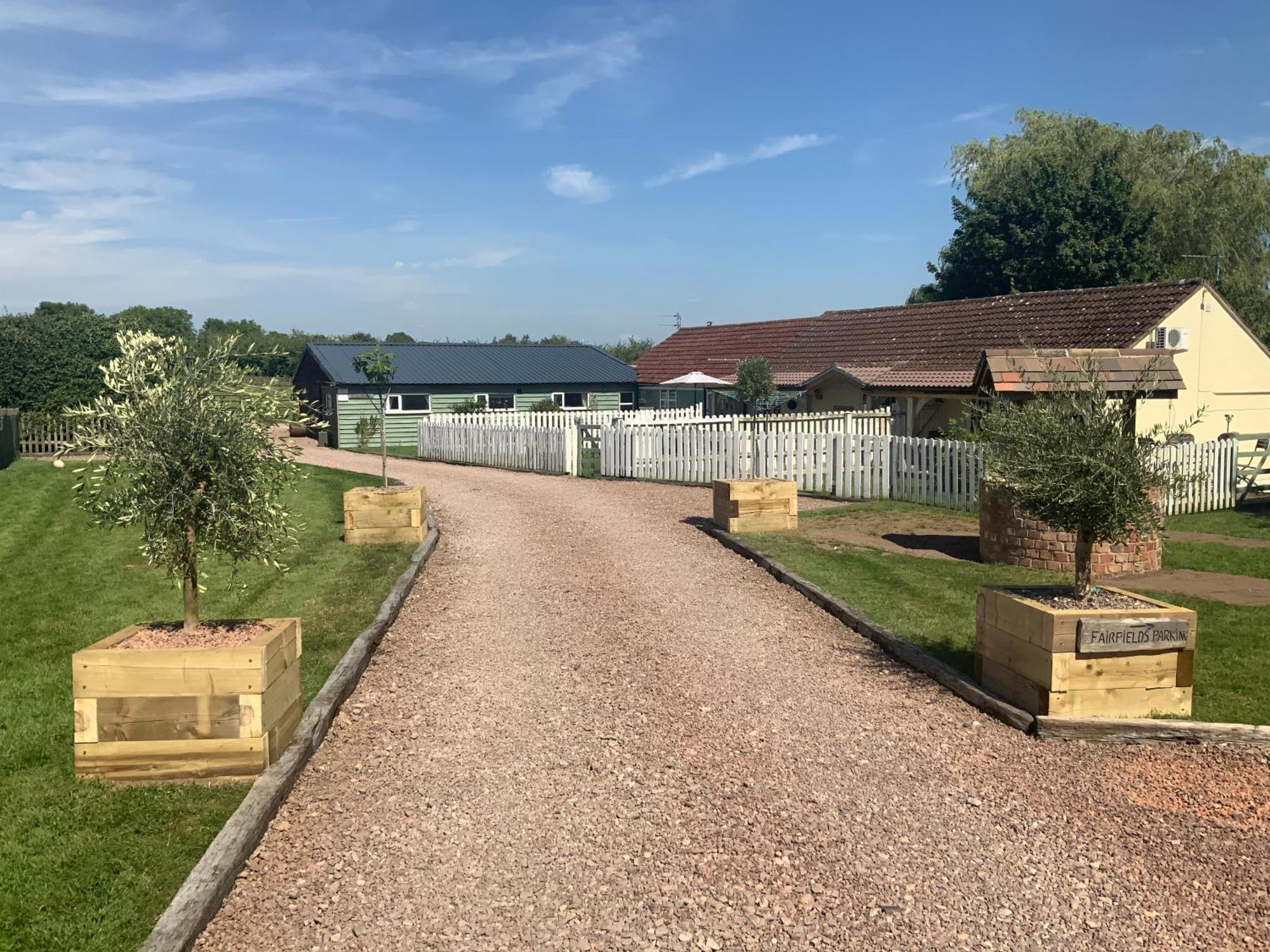 Woodpecker Cottage At Frog Trotters Cottages Hartpury ภายนอก รูปภาพ