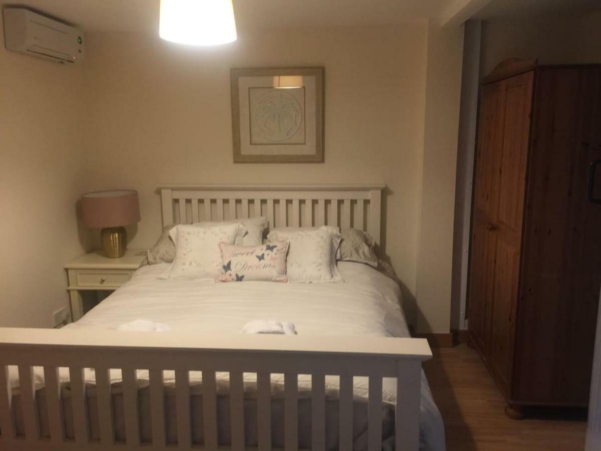 Woodpecker Cottage At Frog Trotters Cottages Hartpury ภายนอก รูปภาพ