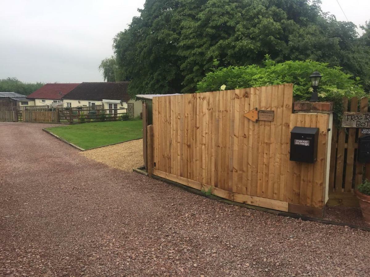 Woodpecker Cottage At Frog Trotters Cottages Hartpury ภายนอก รูปภาพ